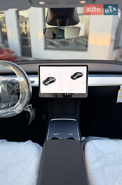 Внедорожник / Кроссовер Tesla Model Y 2024 в 