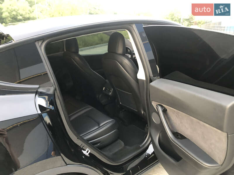 Позашляховик / Кросовер Tesla Model Y 2021 в Львові