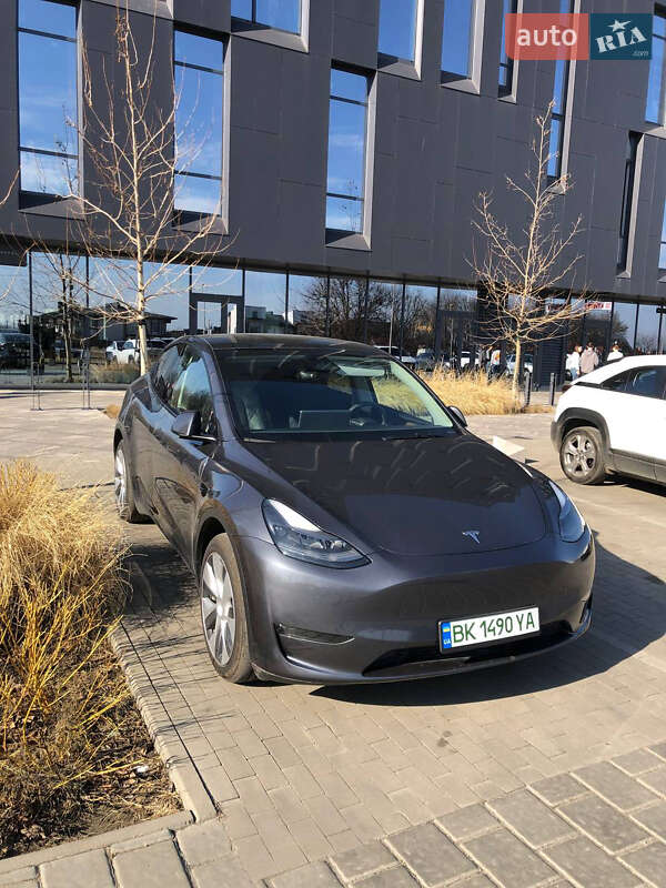 Tesla Model Y 2023