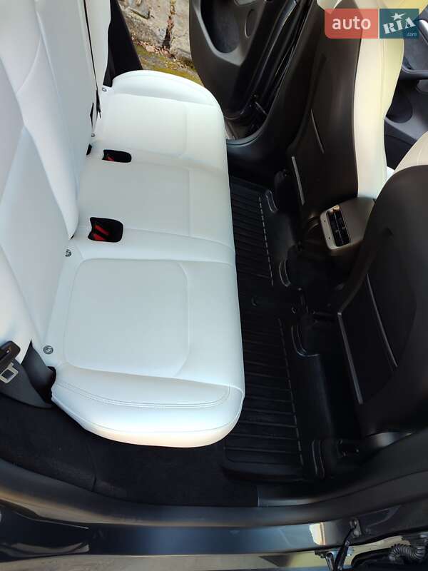 Позашляховик / Кросовер Tesla Model Y 2023 в Хмельницькому фото 12 Позашляховик / Кросовер Tesla Model Y 2023 в Хмельницькому