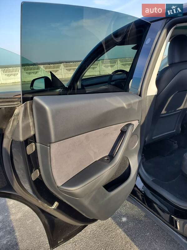 Внедорожник / Кроссовер Tesla Model Y 2023 в Киеве