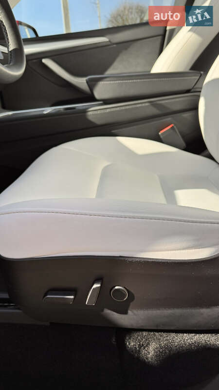Внедорожник / Кроссовер Tesla Model Y 2022 в Ровно