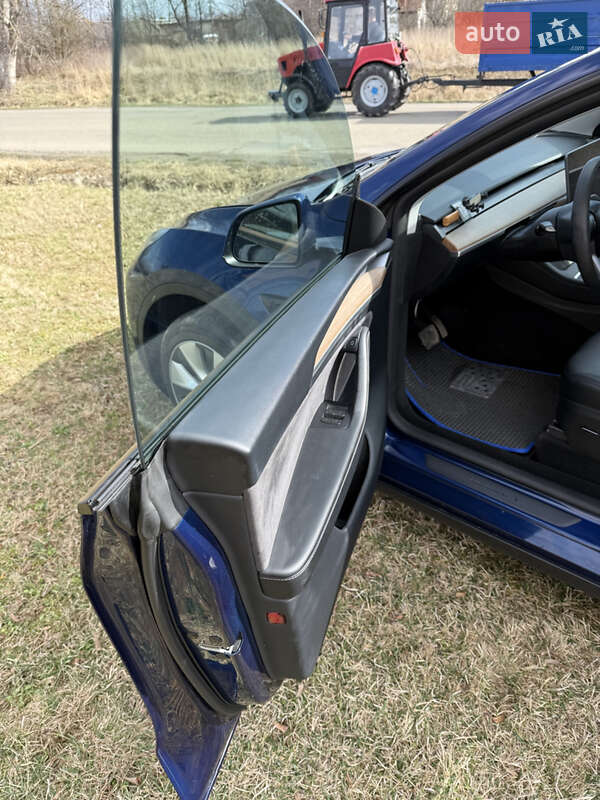 Внедорожник / Кроссовер Tesla Model Y 2023 в Стрые