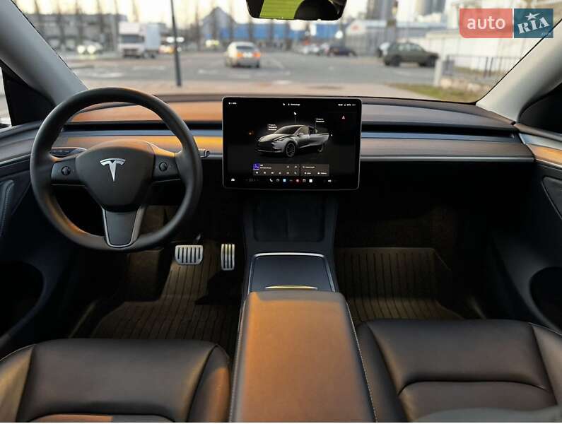 Внедорожник / Кроссовер Tesla Model Y 2024 в Киеве