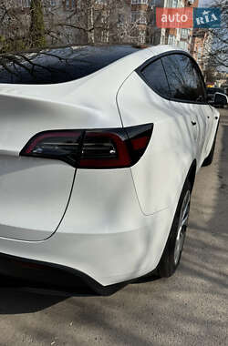 Позашляховик / Кросовер Tesla Model Y 2024 в 