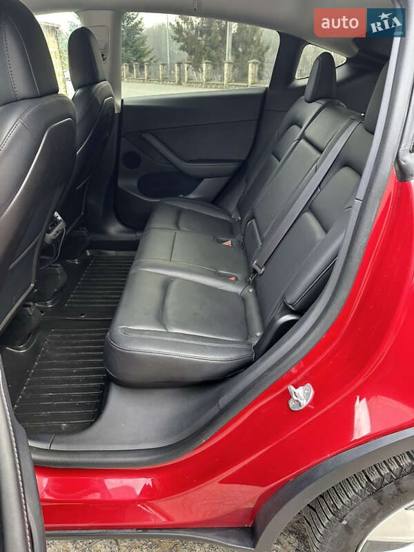 Позашляховик / Кросовер Tesla Model Y 2020 в Чернівцях