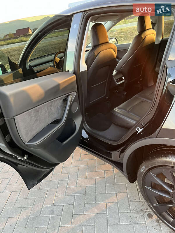 Позашляховик / Кросовер Tesla Model Y 2020 в Буштино