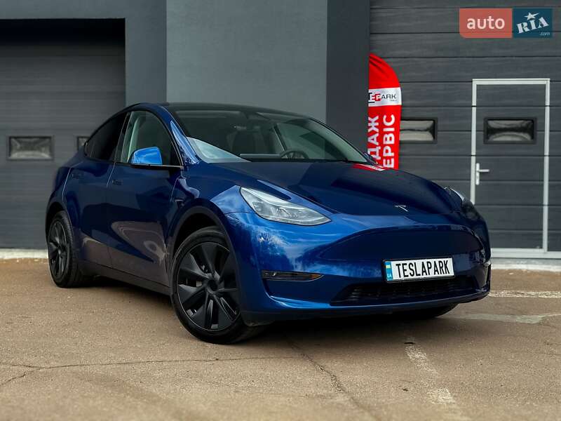 Tesla Model Y 2024