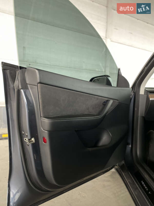Внедорожник / Кроссовер Tesla Model Y 2022 в Ровно