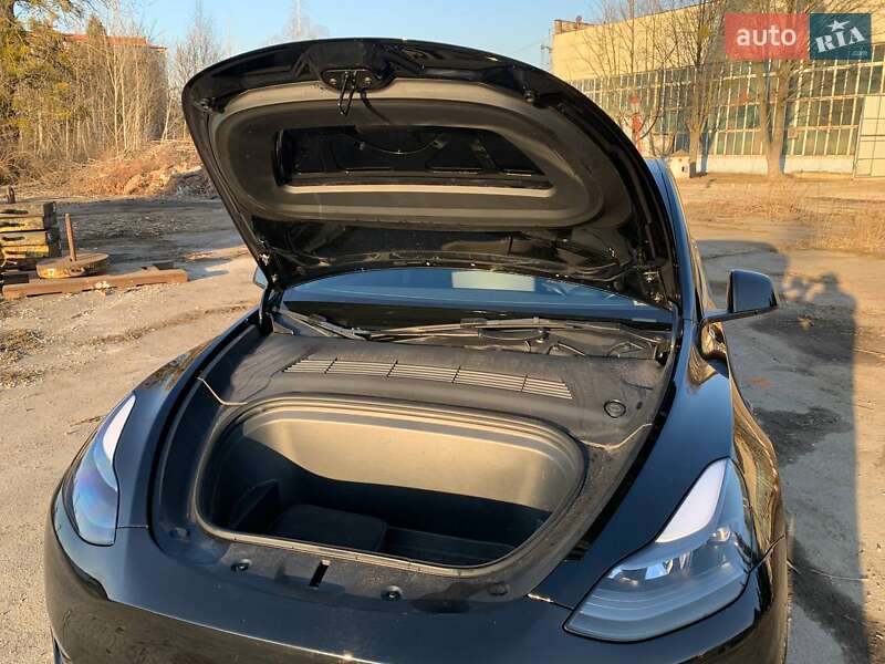 Внедорожник / Кроссовер Tesla Model Y 2023 в Львове