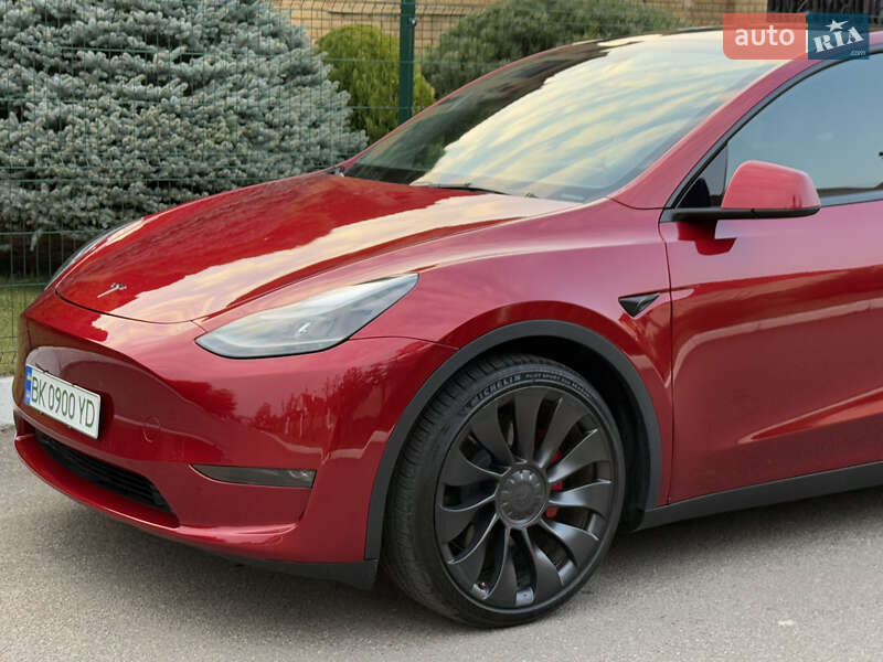 Внедорожник / Кроссовер Tesla Model Y 2024 в Ровно