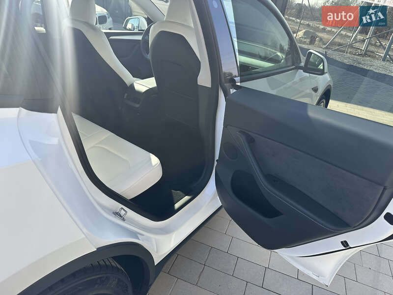 Внедорожник / Кроссовер Tesla Model Y 2023 в Львове