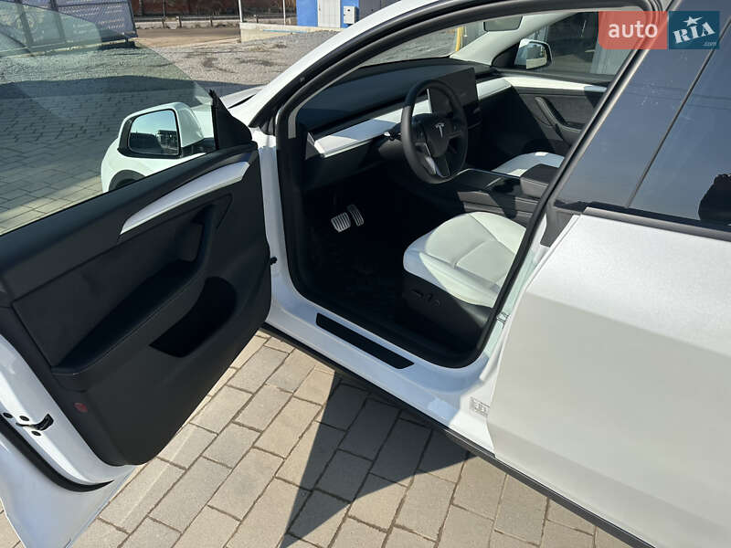 Внедорожник / Кроссовер Tesla Model Y 2023 в Львове