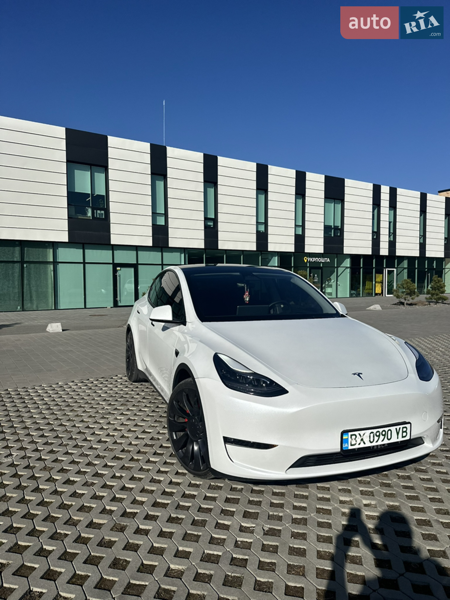 Tesla Model Y 2024 VIN 7SAYGAEE3RF111295 фото оголошення 6 з 23
