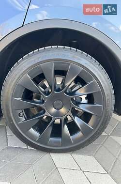 Внедорожник / Кроссовер Tesla Model Y 2023 в 
