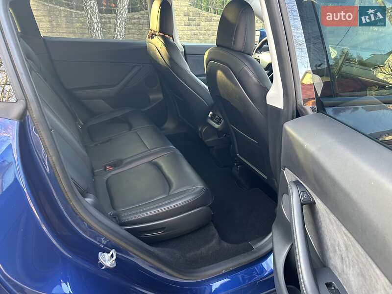 Внедорожник / Кроссовер Tesla Model Y 2021 в Киеве