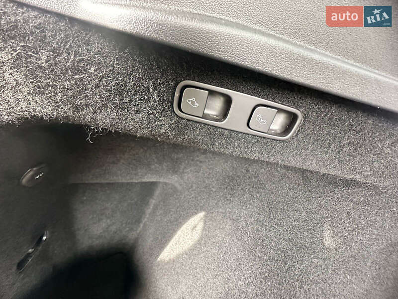 Внедорожник / Кроссовер Tesla Model Y 2022 в Долине фото 37 Внедорожник / Кроссовер Tesla Model Y 2022 в Долине