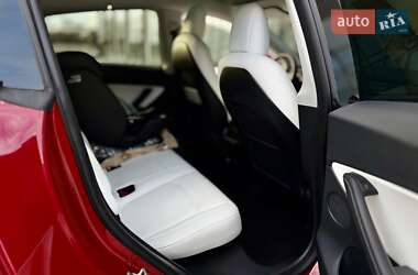Позашляховик / Кросовер Tesla Model Y 2021 в 
