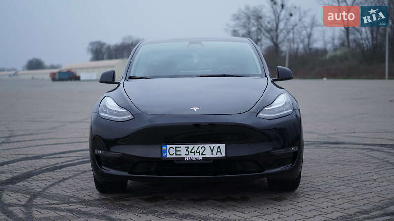 Позашляховик / Кросовер Tesla Model Y 2022 в Чернівцях