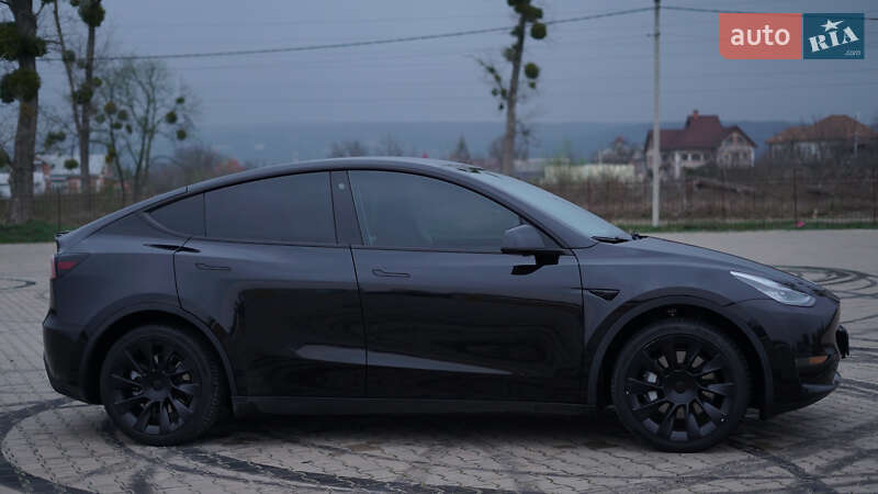 Позашляховик / Кросовер Tesla Model Y 2022 в Чернівцях