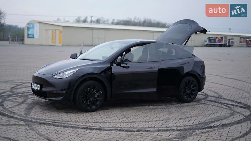 Позашляховик / Кросовер Tesla Model Y 2022 в Чернівцях