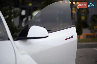 Внедорожник / Кроссовер Tesla Model Y 2021 в 