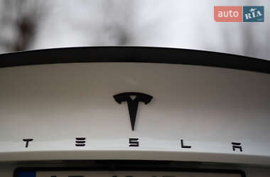 Внедорожник / Кроссовер Tesla Model Y 2021 в 