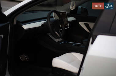 Внедорожник / Кроссовер Tesla Model Y 2021 в 