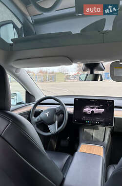 Внедорожник / Кроссовер Tesla Model Y 2023 в 