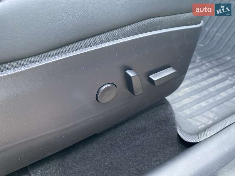 Внедорожник / Кроссовер Tesla Model Y 2020 в Львове