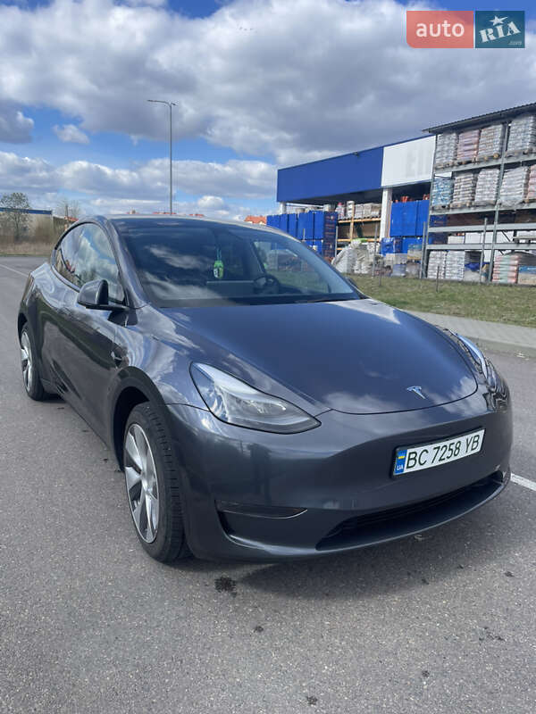 Tesla Model Y 2023
