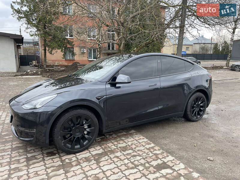Позашляховик / Кросовер Tesla Model Y 2024 в Івано-Франківську