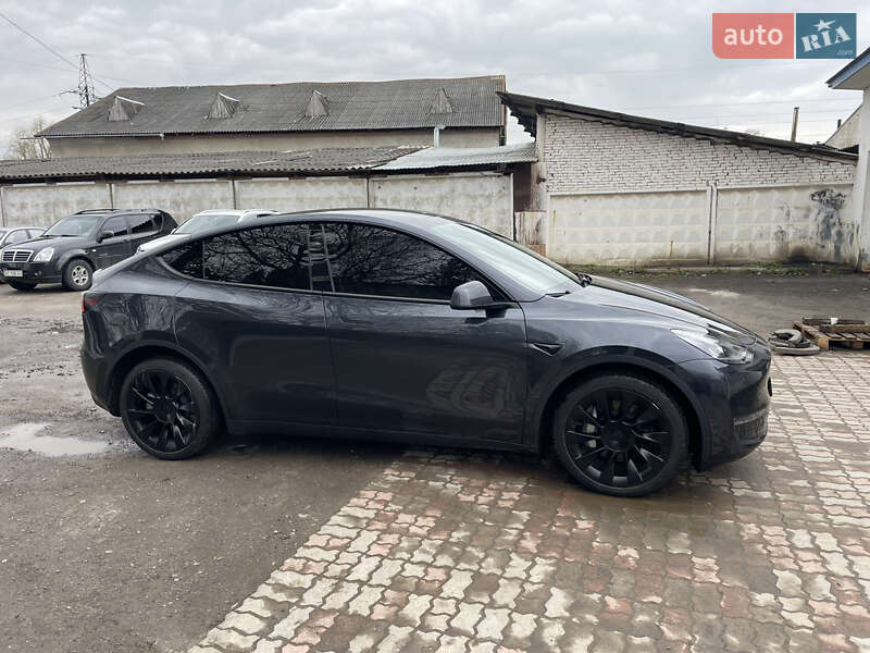 Позашляховик / Кросовер Tesla Model Y 2024 в Івано-Франківську
