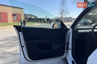Внедорожник / Кроссовер Tesla Model Y 2021 в 