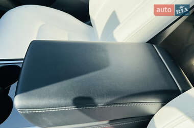 Внедорожник / Кроссовер Tesla Model Y 2021 в 