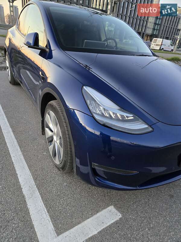 Внедорожник / Кроссовер Tesla Model Y 2022 в Киеве