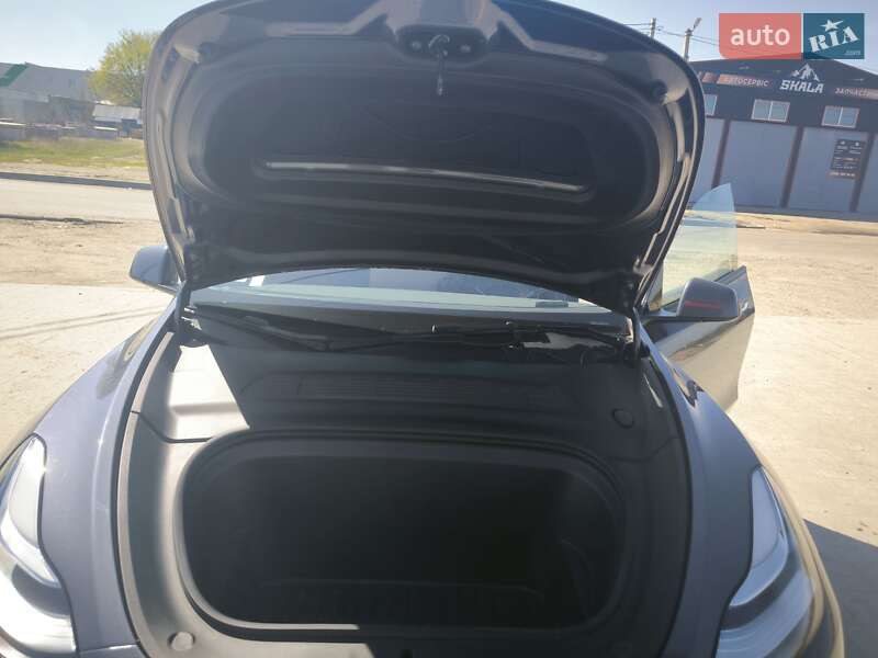 Внедорожник / Кроссовер Tesla Model Y 2023 в Киеве