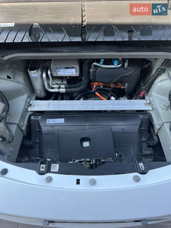 Внедорожник / Кроссовер Tesla Model Y 2023 в Ивано-Франковске