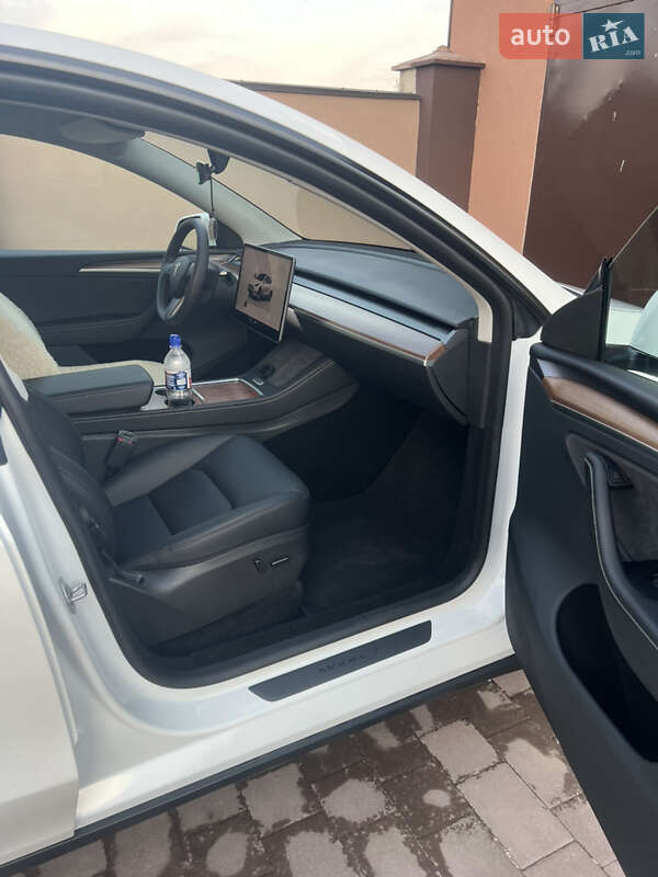 Внедорожник / Кроссовер Tesla Model Y 2023 в Ивано-Франковске