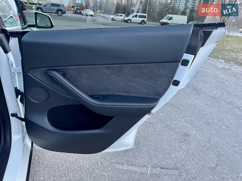 Позашляховик / Кросовер Tesla Model Y 2022 в Києві