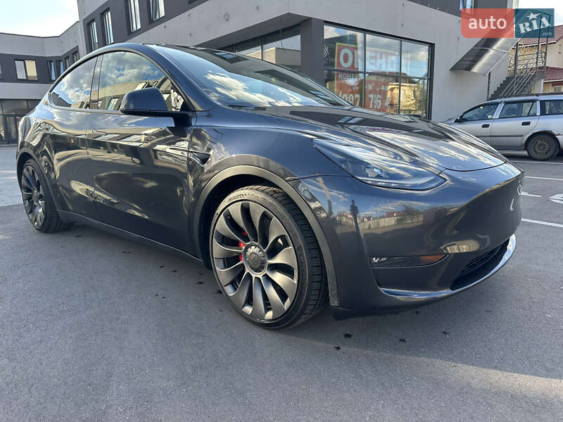 Позашляховик / Кросовер Tesla Model Y 2024 в 