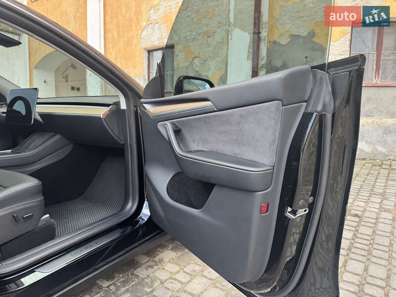 Внедорожник / Кроссовер Tesla Model Y 2022 в Дубно