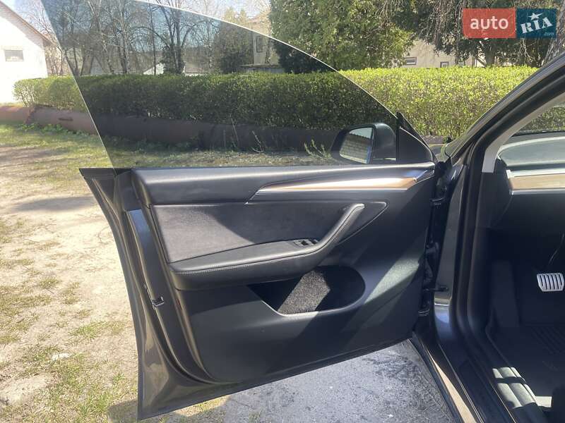 Внедорожник / Кроссовер Tesla Model Y 2023 в Ровно