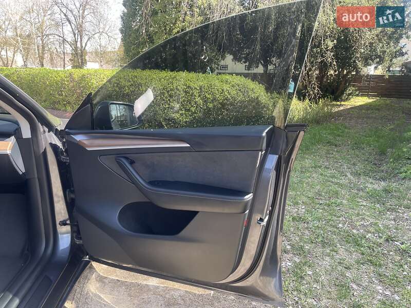Внедорожник / Кроссовер Tesla Model Y 2023 в Ровно