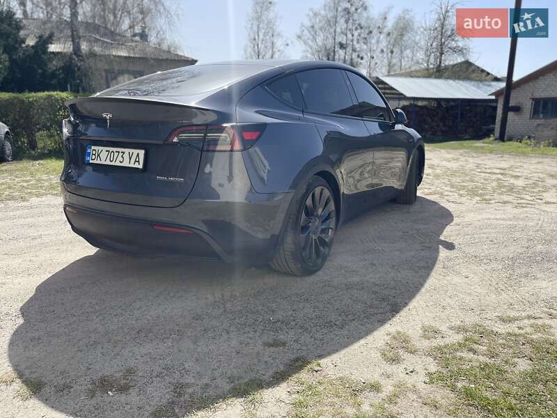 Внедорожник / Кроссовер Tesla Model Y 2023 в Ровно