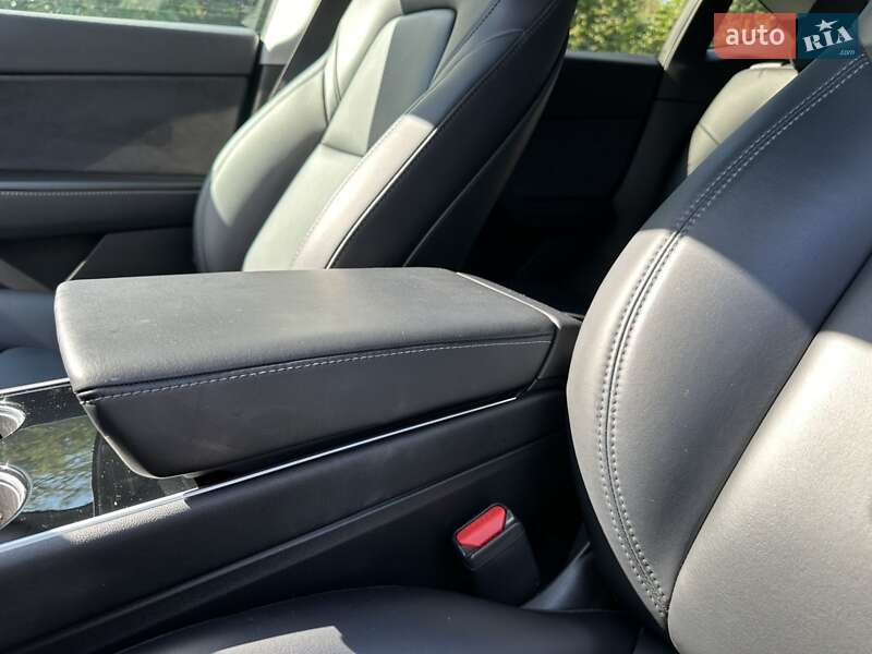 Внедорожник / Кроссовер Tesla Model Y 2020 в Ровно