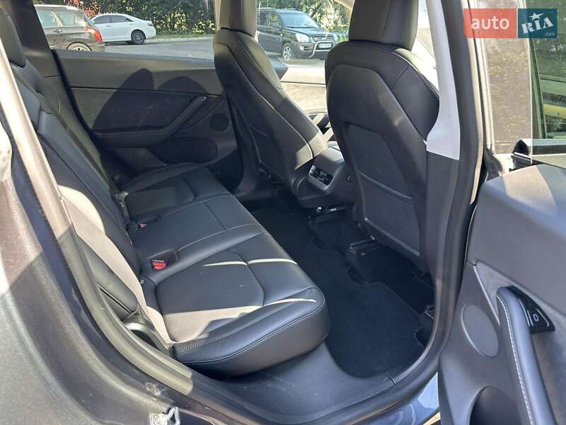 Внедорожник / Кроссовер Tesla Model Y 2020 в Ровно