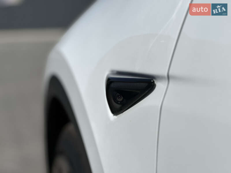 Внедорожник / Кроссовер Tesla Model Y 2021 в Кривом Роге