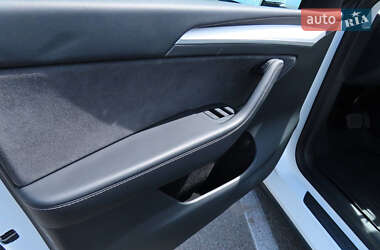 Внедорожник / Кроссовер Tesla Model Y 2022 в 