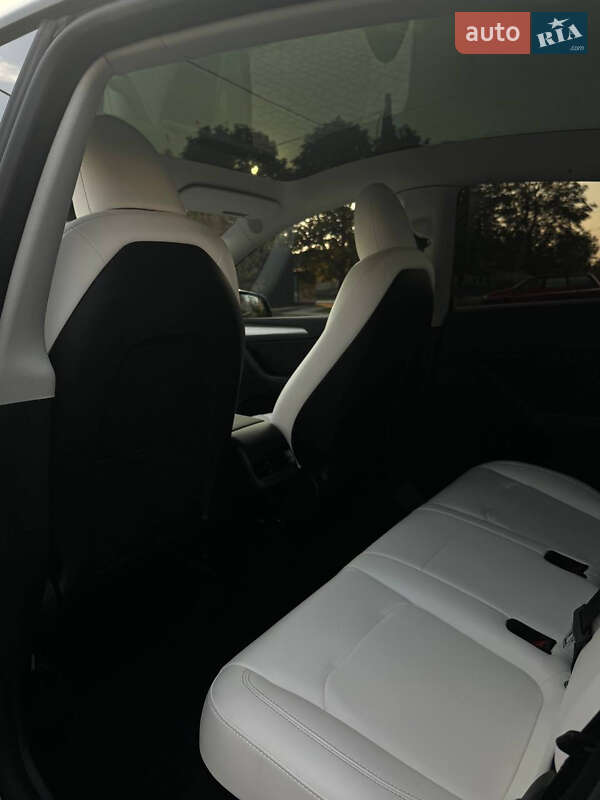 Внедорожник / Кроссовер Tesla Model Y 2023 в Львове